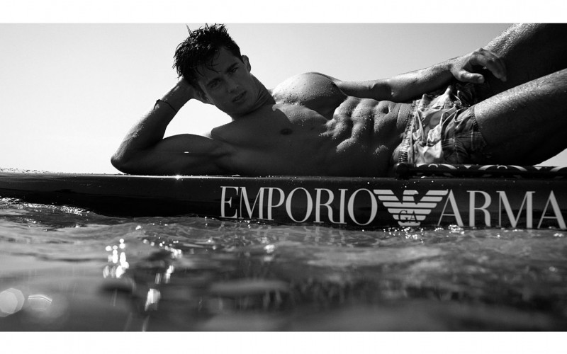 Il "Prof" di Matematica Pietro Boselli Posa Nudo per Giorgio Armani in 13 Scatti!