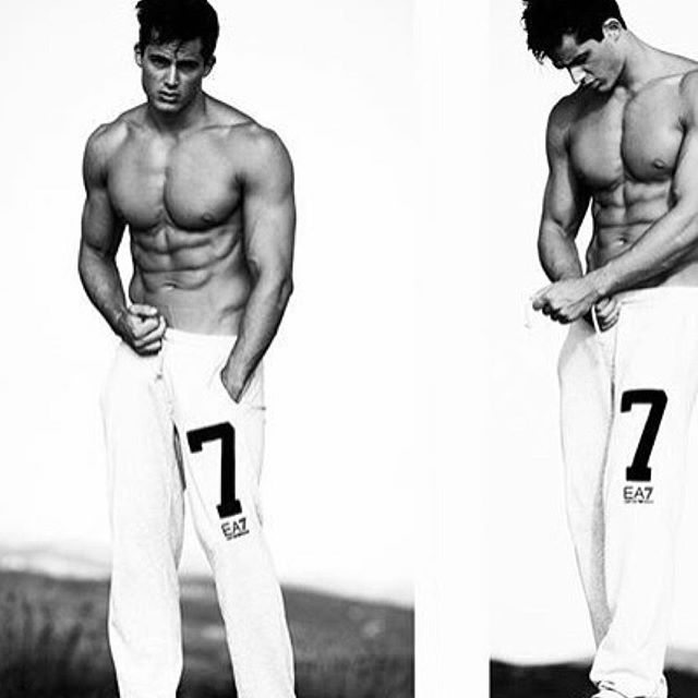Il "Prof" di Matematica Pietro Boselli Posa Nudo per Giorgio Armani in 13 Scatti!