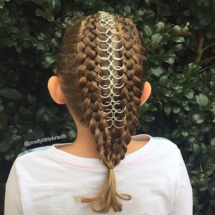 Questa Mamma Crea Ogni Giorno Acconciature Uniche per la Sua Bimba