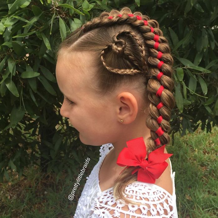 Questa Mamma Crea Ogni Giorno Acconciature Uniche per la Sua Bimba