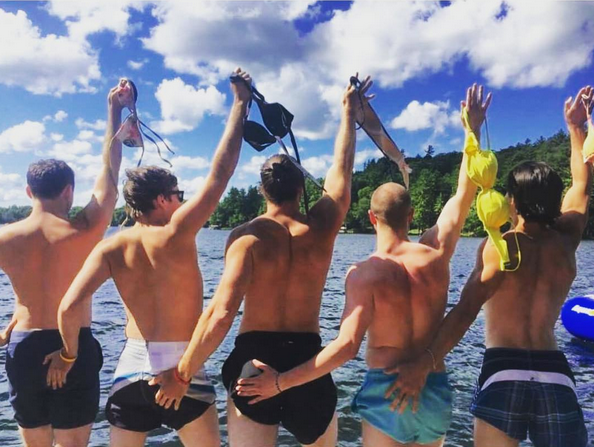 Se gli Uomini Usassero Instagram Come le Donne: Ecco Come Sarebbero le Loro Foto!