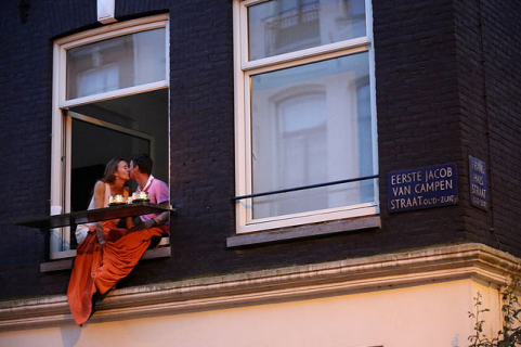 100 World Kisses: il Fotografo che Cattura l'Amore nel Mondo 100 World Kisses: il Fotografo che Cattura l'Amore nel Mondo