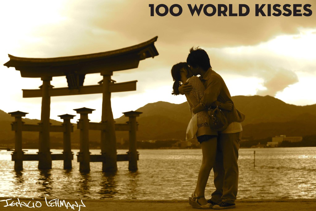 100 World Kisses: il Fotografo che Cattura l'Amore nel Mondo