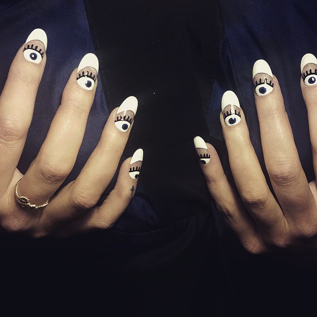 Nail Art Eyeball: Ecco la Nuova Tendenza Unghie che ti Farà Sentire Osservata