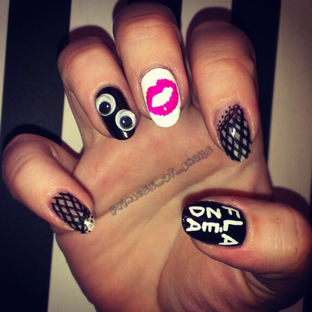 Nail Art Eyeball: Ecco la Nuova Tendenza Unghie che ti Farà Sentire Osservata