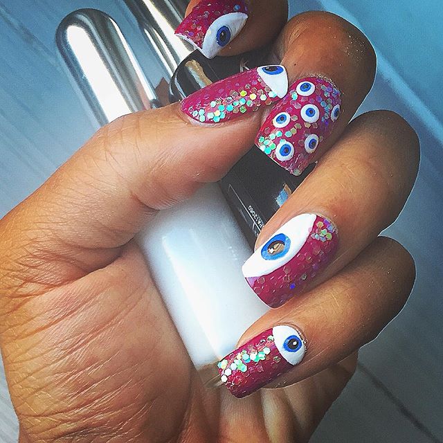 Nail Art Eyeball: Ecco la Nuova Tendenza Unghie che ti Farà Sentire Osservata
