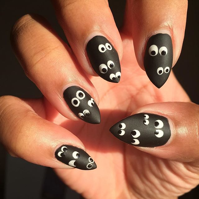 Nail Art Eyeball: Ecco la Nuova Tendenza Unghie che ti Farà Sentire Osservata