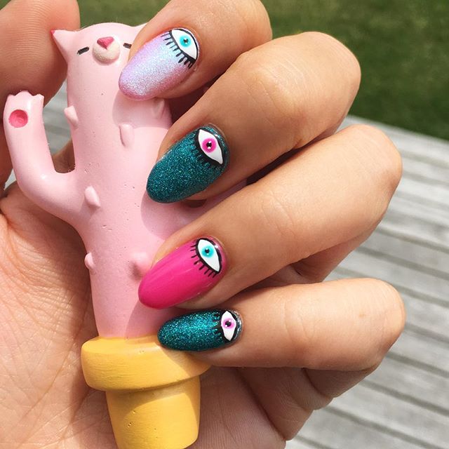 Nail Art Eyeball: Ecco la Nuova Tendenza Unghie che ti Farà Sentire Osservata
