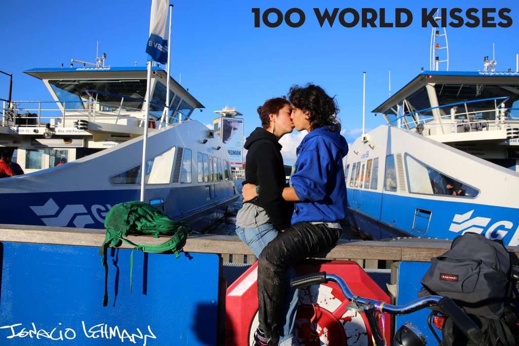100 World Kisses: il Fotografo che Cattura l'Amore nel Mondo