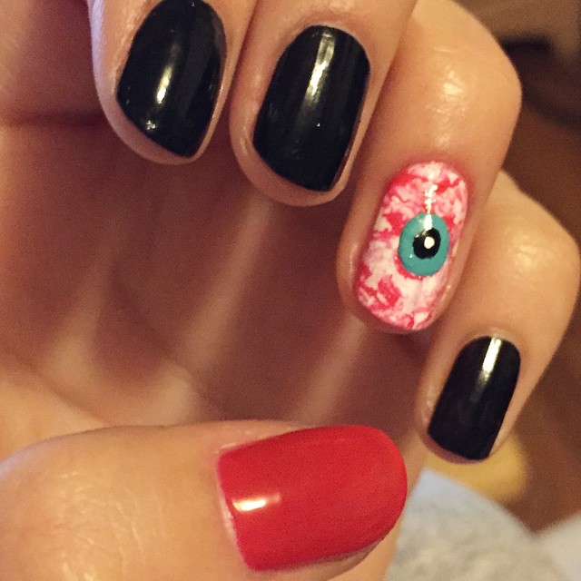 Nail Art Eyeball: Ecco la Nuova Tendenza Unghie che ti Farà Sentire Osservata
