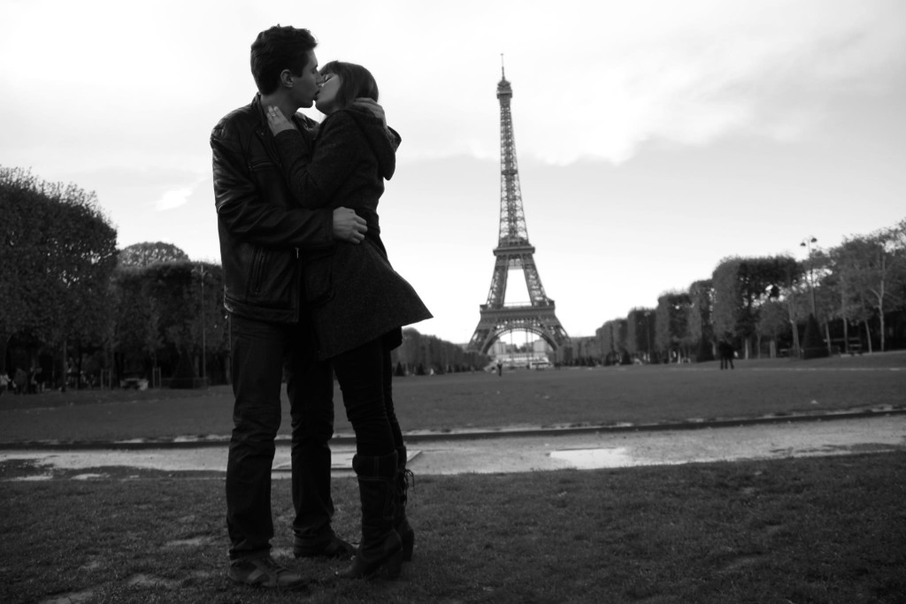 100 World Kisses: il Fotografo che Cattura l'Amore nel Mondo