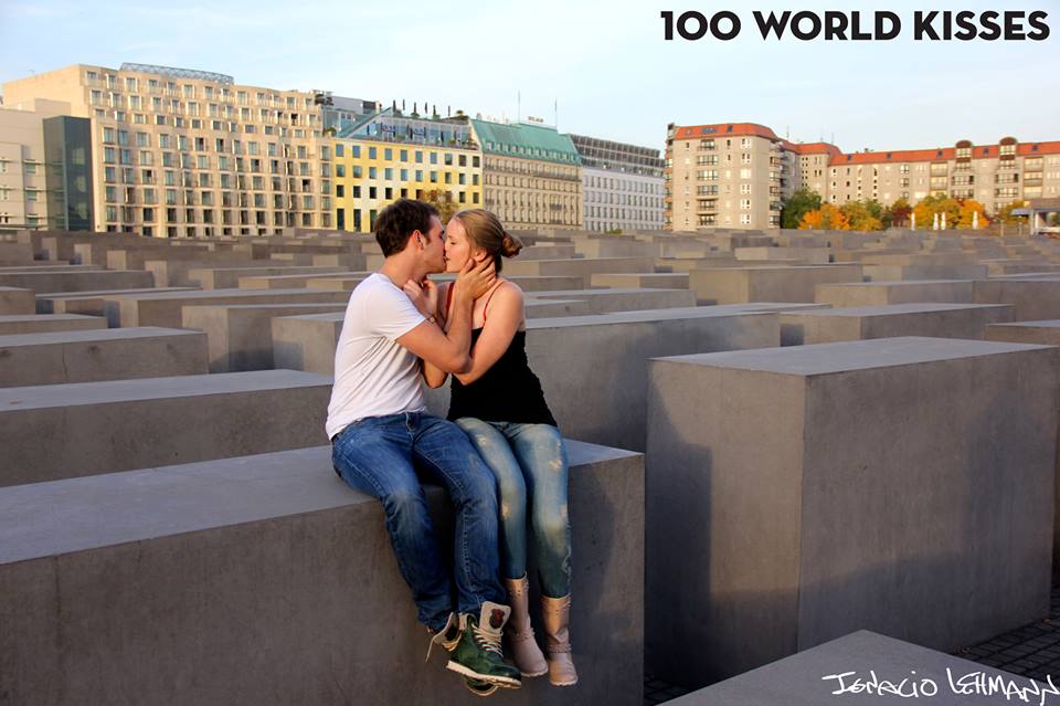 100 World Kisses: il Fotografo che Cattura l'Amore nel Mondo