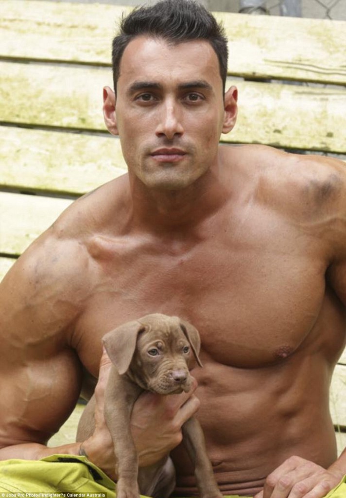 Firefighter's Calendar, il Calendario 2017 dei Pompieri in 15 Scatti Davvero Hot!