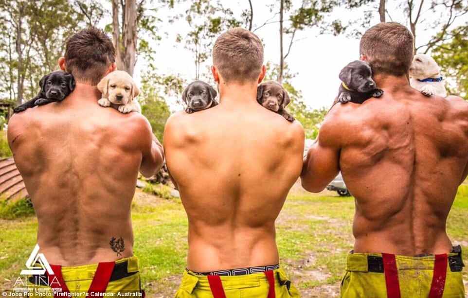 Firefighter's Calendar, il Calendario 2017 dei Pompieri in 15 Scatti Davvero Hot!