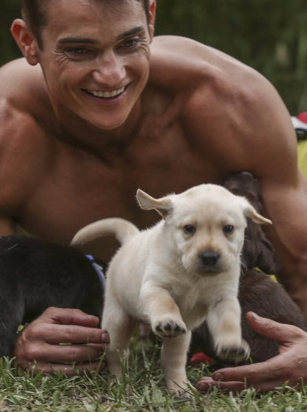 Firefighter's Calendar, il Calendario 2017 dei Pompieri in 15 Scatti Davvero Hot!