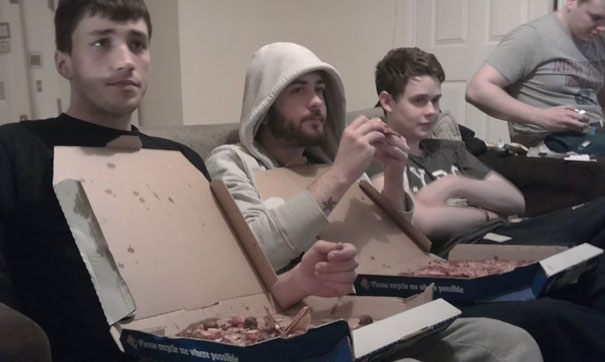 Vai Matta per la Pizza? Ecco 18 Idee per Riciclare le Scatole Dopo Averla Mangiata