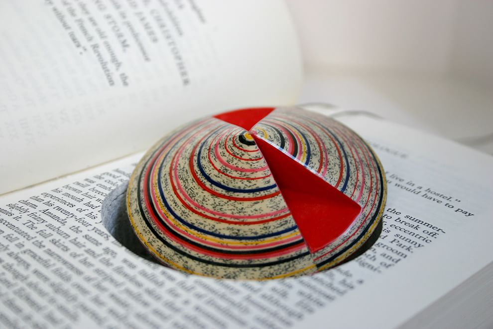 Gioielli Unici Creati da Vecchi Libri: Ecco il Progetto Originale in 30 Foto