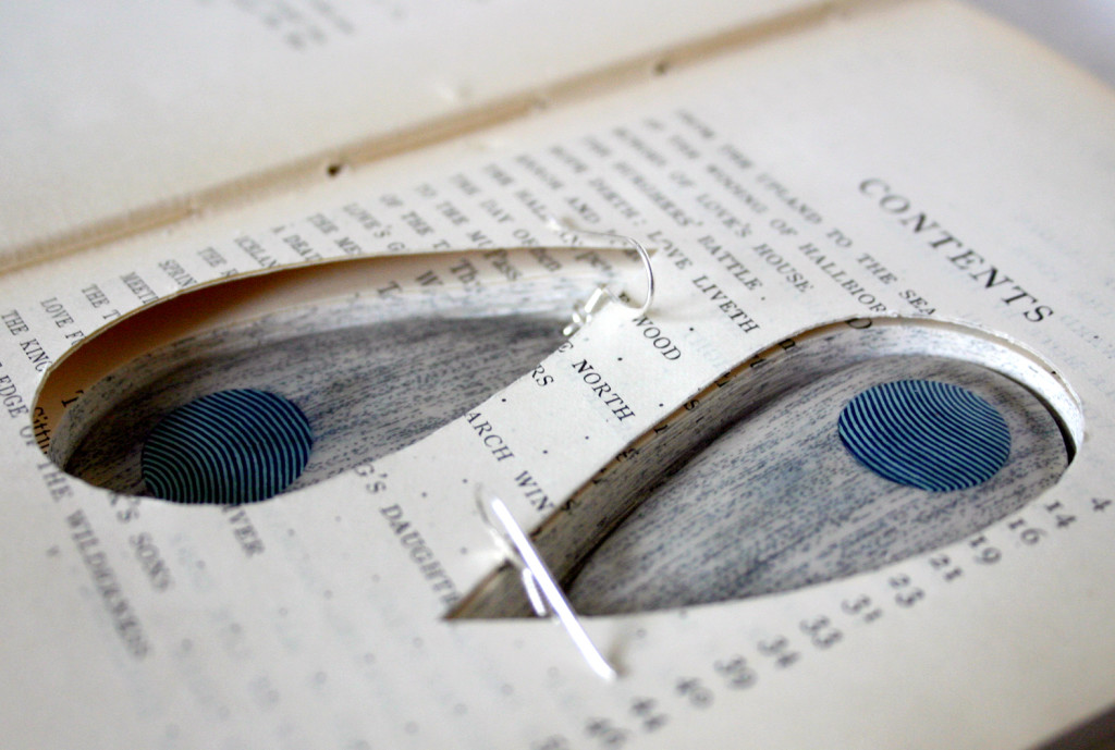 Gioielli Unici Creati da Vecchi Libri: Ecco il Progetto Originale in 30 Foto