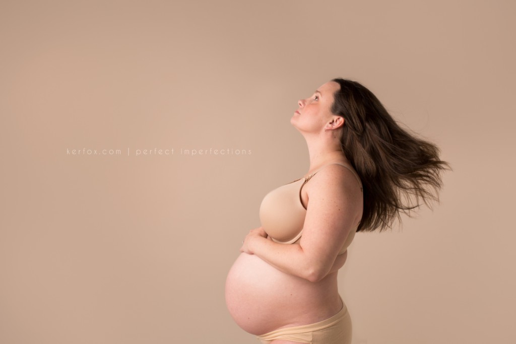 20 Mamme Condividono le Loro "Perfette Imperfezioni" in un Progetto Fotografico