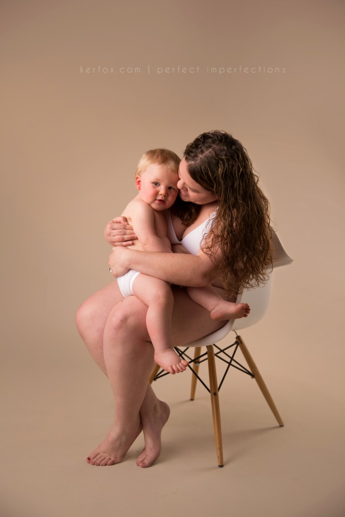 20 Mamme Condividono le Loro "Perfette Imperfezioni" in un Progetto Fotografico
