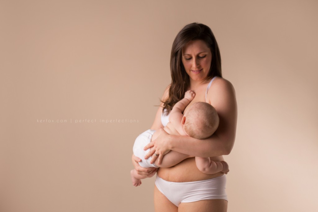 20 Mamme Condividono le Loro "Perfette Imperfezioni" in un Progetto Fotografico