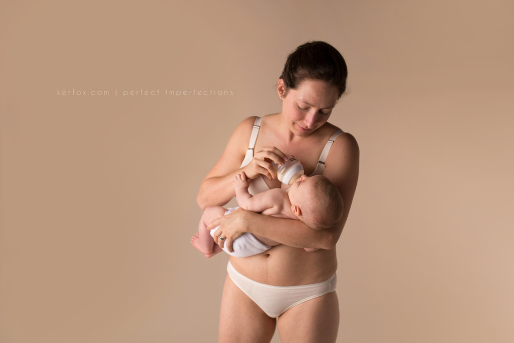 20 Mamme Condividono le Loro "Perfette Imperfezioni" in un Progetto Fotografico