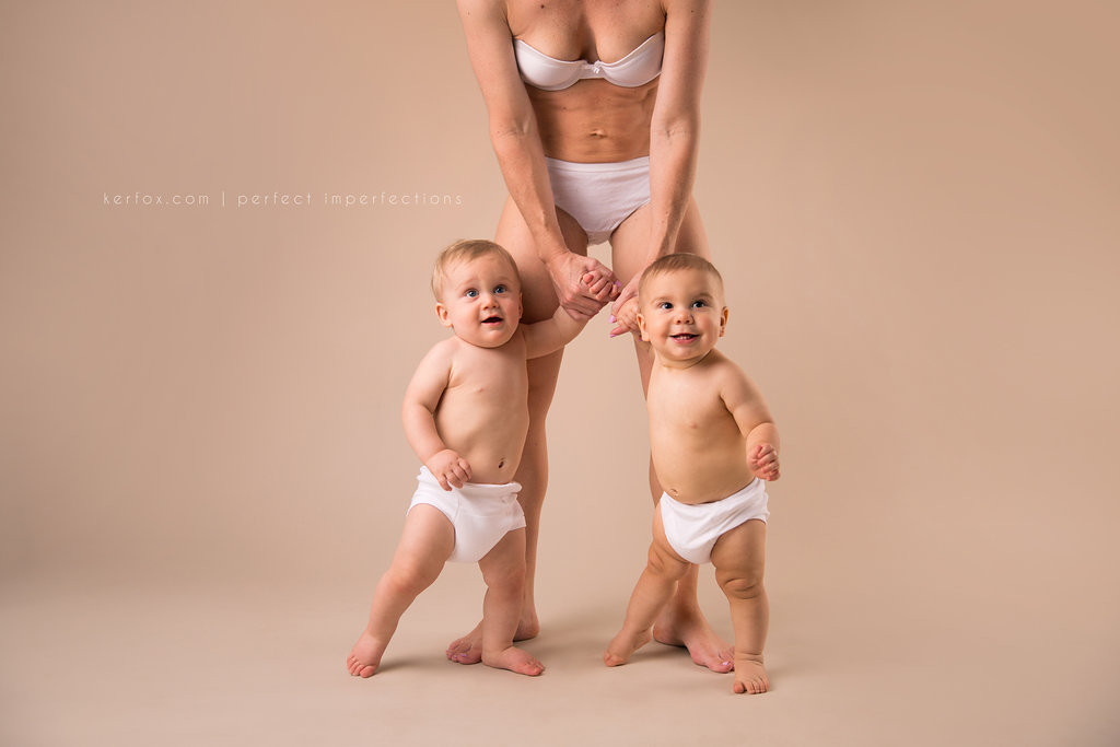20 Mamme Condividono le Loro "Perfette Imperfezioni" in un Progetto Fotografico