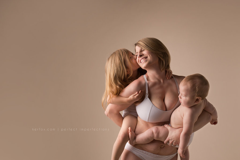 20 Mamme Condividono le Loro "Perfette Imperfezioni" in un Progetto Fotografico