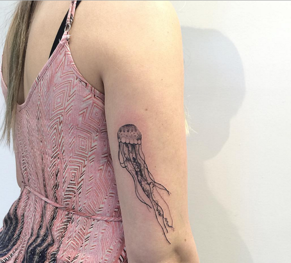 30 Tatuaggi che vi Faranno Venire Voglia di Correre in Spiaggia