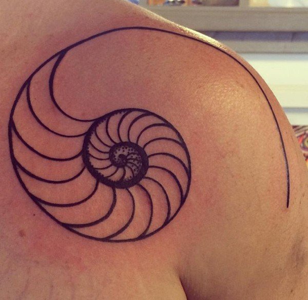 30 Tatuaggi che vi Faranno Venire Voglia di Correre in Spiaggia
