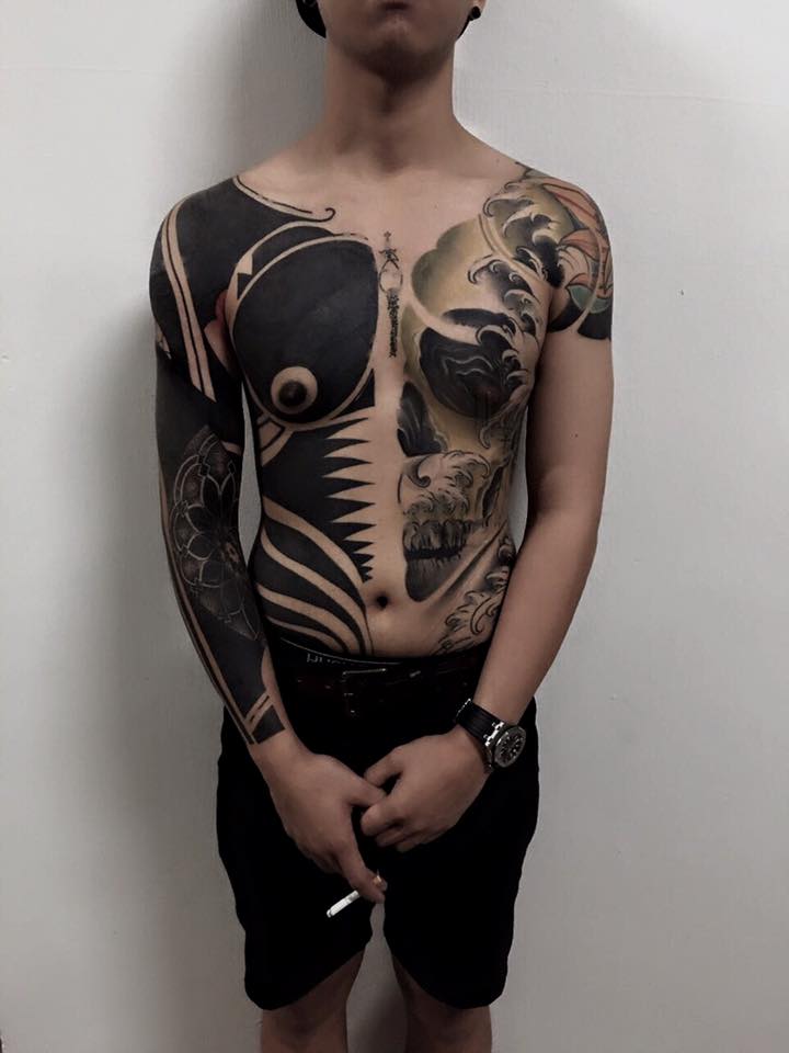 Tatuaggi Blackout: la Nuova Moda Per Gli Amanti Dei Tattoo in 23 Foto