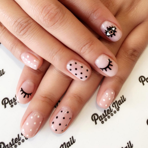 Nail Art Eyeball: Ecco la Nuova Tendenza Unghie che ti Farà Sentire Osservata
