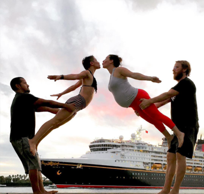 Yoga Durante La Gravidanza: Ecco 20 Pose Acrobatiche Provate Da Questa Coppia!