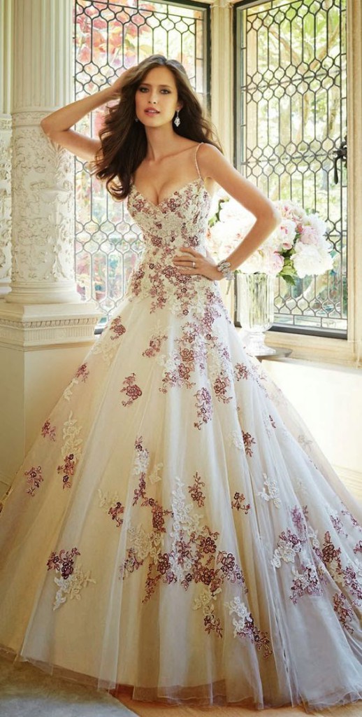 22 Abiti da Sposa Coloratissimi Che Vi Faranno Cambiare Idea sull'Abito Bianco