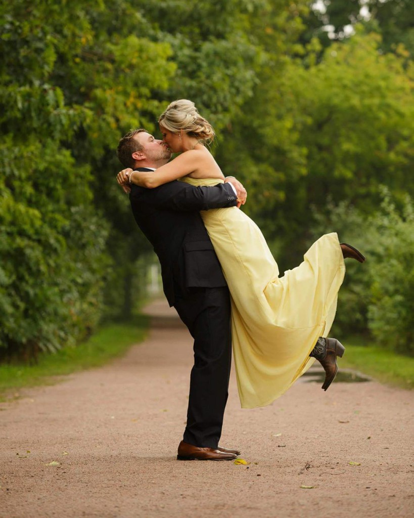 22 Abiti da Sposa Coloratissimi Che Vi Faranno Cambiare Idea sull'Abito Bianco