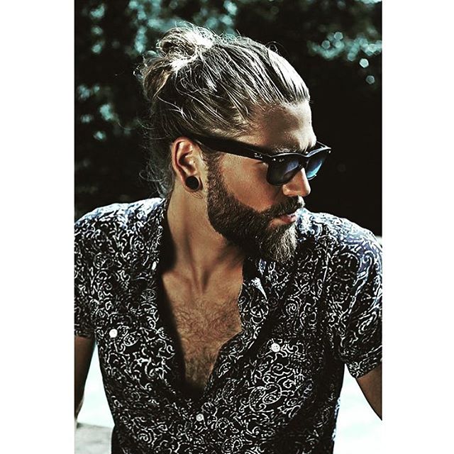 Barba e Man Bun: 15 Fotografie Per Scoprire La Tendenza Più Hot Del Momento!