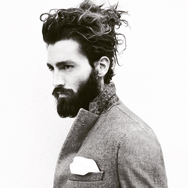 Barba e Man Bun: 15 Fotografie Per Scoprire La Tendenza Più Hot Del Momento!