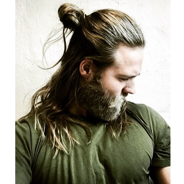 Barba e Man Bun: 15 Fotografie Per Scoprire La Tendenza Più Hot Del Momento!