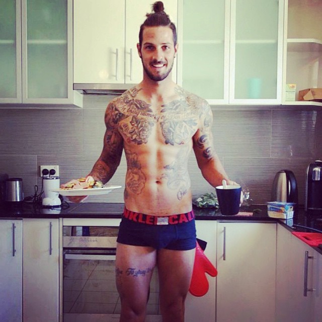 Barba e Man Bun: 15 Fotografie Per Scoprire La Tendenza Più Hot Del Momento!