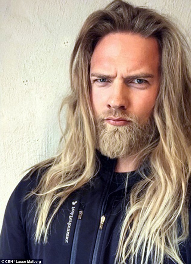 Lasse Matberg, 15 Scatti dell'Ufficiale Vichingo Che sta Facendo Impazzire il Web!