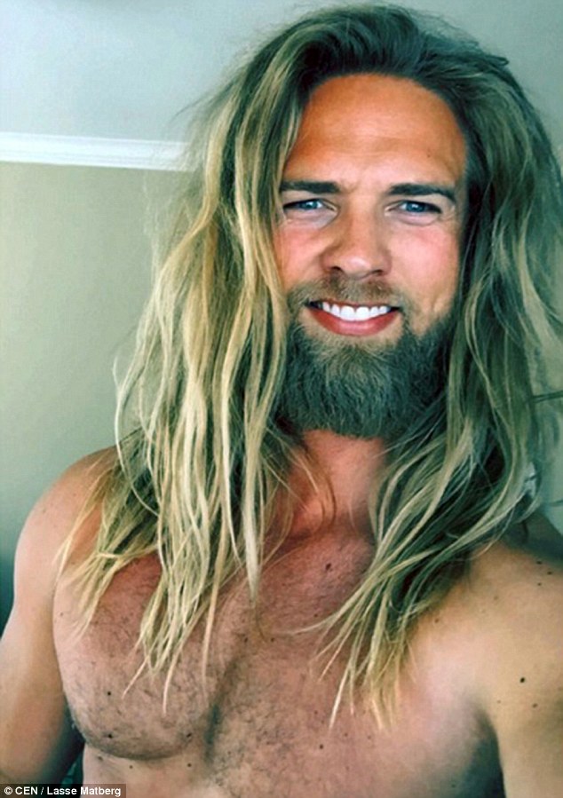 Lasse Matberg, 15 Scatti dell'Ufficiale Vichingo Che sta Facendo Impazzire il Web!