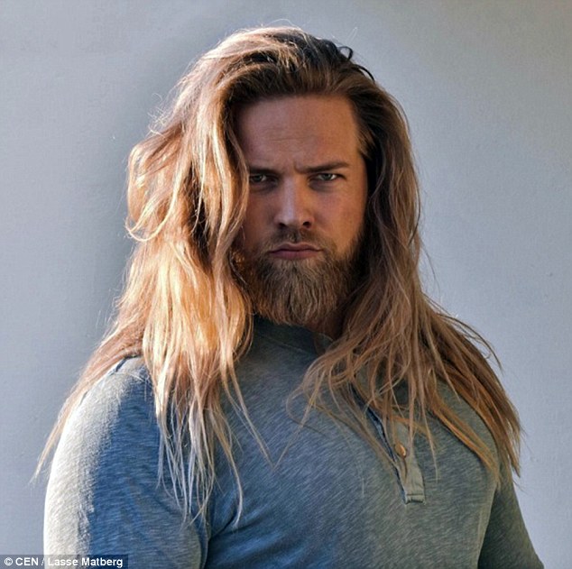 Lasse Matberg, 15 Scatti dell'Ufficiale Vichingo Che sta Facendo Impazzire il Web!