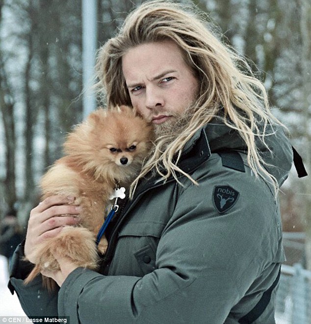 Lasse Matberg, 15 Scatti dell'Ufficiale Vichingo Che sta Facendo Impazzire il Web!