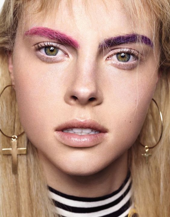 Rainbow Eyebrows, sopracciglia colorate per tutte: il Nuovo Trend del Momento