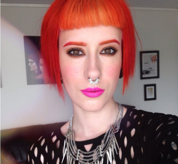 Rainbow Eyebrows, sopracciglia colorate per tutte: il Nuovo Trend del Momento
