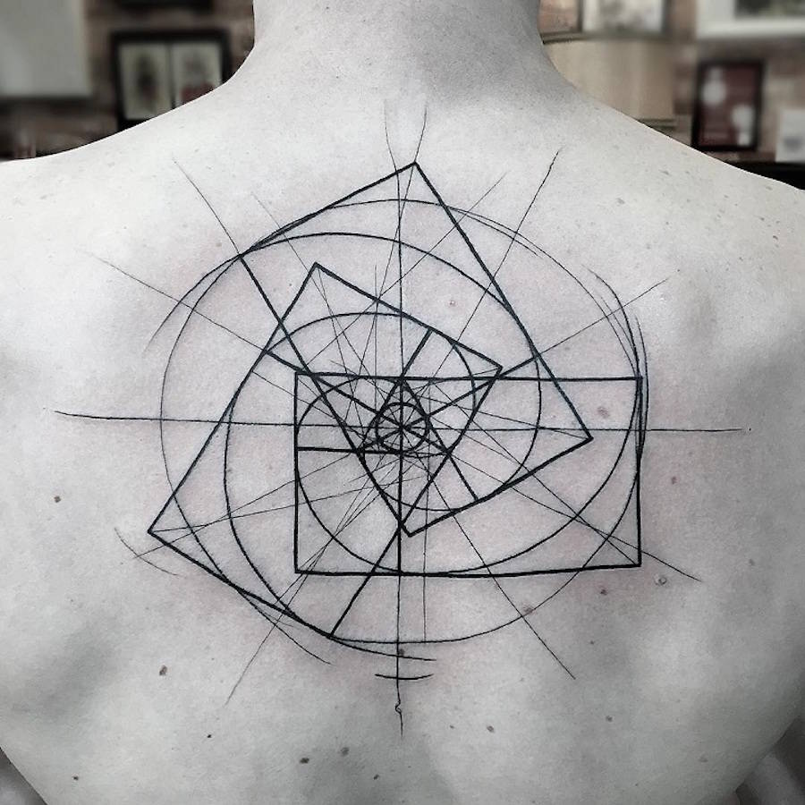 Tatuaggi Geometrici: Quando le Linee Formano Disegni Perfetti