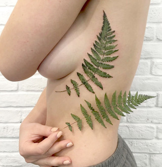 Tatuaggi Unici e Inimitabili con le Foglie: I Fantastici Lavori di Rit Kit Tatuaggi Unici e Inimitabili con le Foglie: I Fantastici Lavori di Rit Kit
