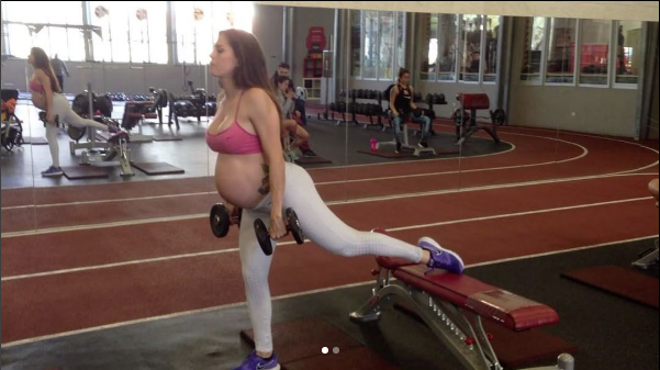Sport e gravidanza: Le Fit Moms e i loro allenamenti che fanno discutere il web