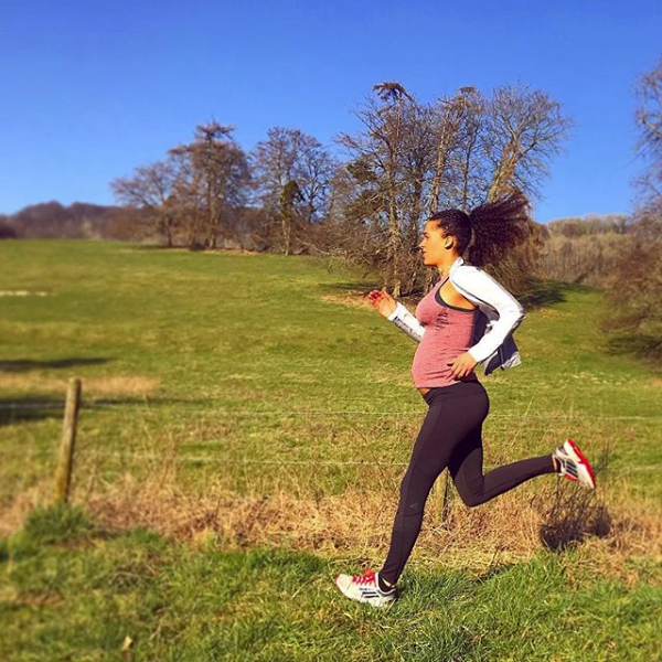 Sport e gravidanza: Le Fit Moms e i loro allenamenti che fanno discutere il web