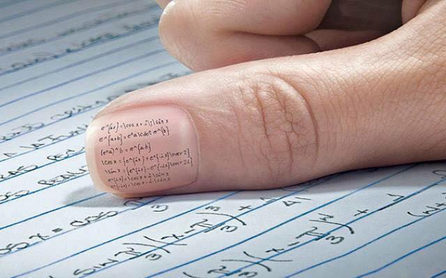 Esami: Le Idee più Ingegnose del Web per chi non Può Rinunciare ai Bigliettini